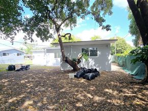 2530 NW 111th St, Miami FL 33167