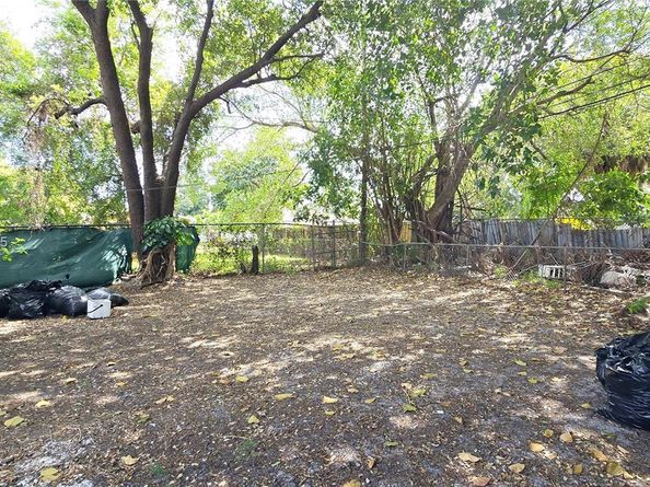 2530 NW 111th St, Miami FL 33167