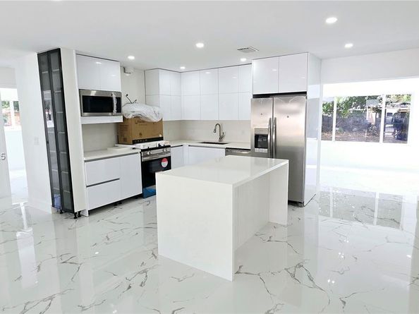 2530 NW 111th St, Miami FL 33167