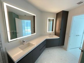 851 NE 1st Ave 3103, Miami FL 33132