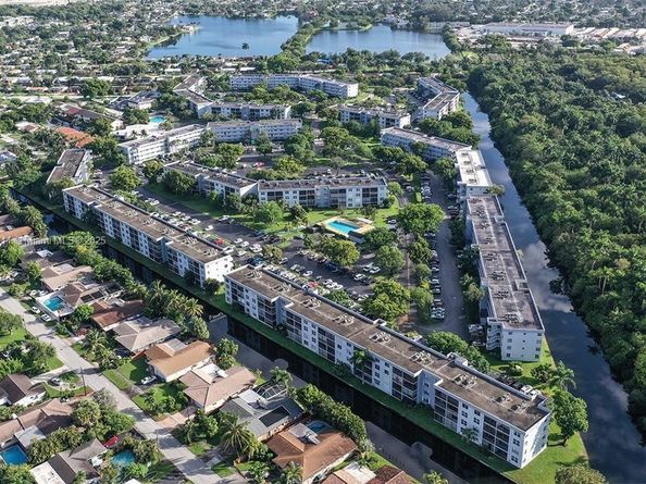 108 Royal Park Dr 2H, Oakland Park FL 33309