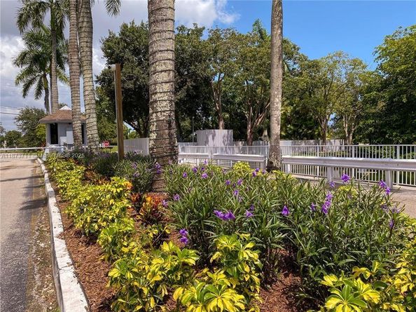 108 Royal Park Dr 2H, Oakland Park FL 33309
