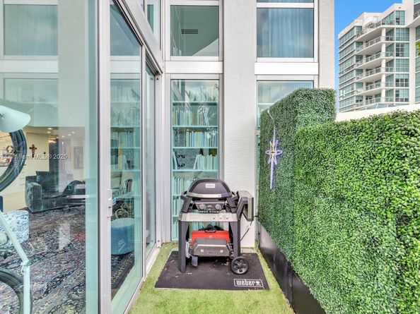 3131 NE 188th St 2301, Aventura FL 33180