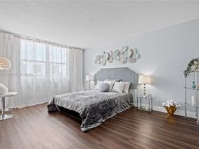 427 Golden Isles Dr 11H, Hallandale Beach FL 33009