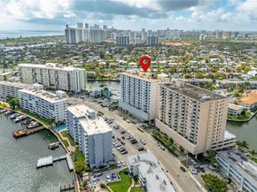 427 Golden Isles Dr 11H, Hallandale Beach FL 33009