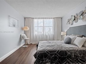 427 Golden Isles Dr 11H, Hallandale Beach FL 33009