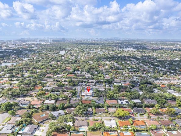 2120 NE 204th St, Miami FL 33179