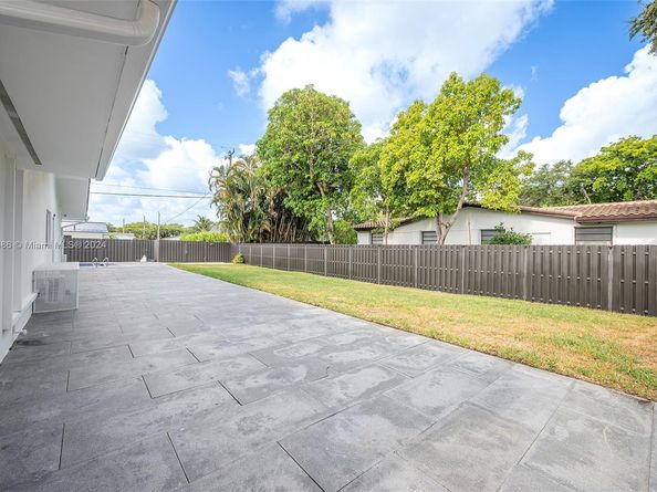 2120 NE 204th St, Miami FL 33179