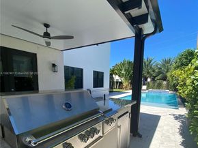 8904 SW 69th Ter, Miami FL 33173