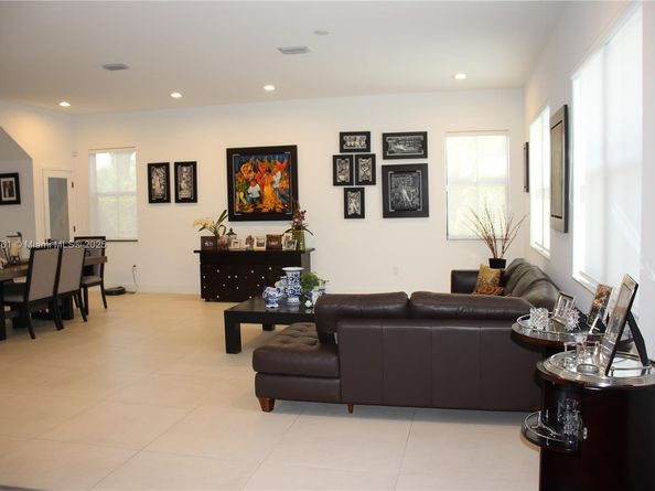 8904 SW 69th Ter, Miami FL 33173