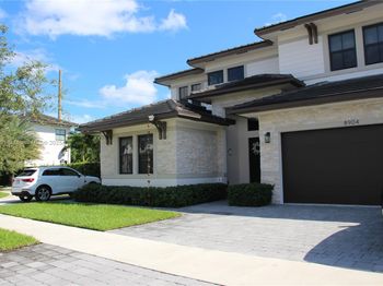 8904 SW 69th Ter