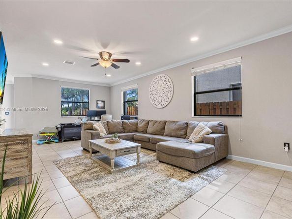 3401 SE 5th St, Homestead FL 33033