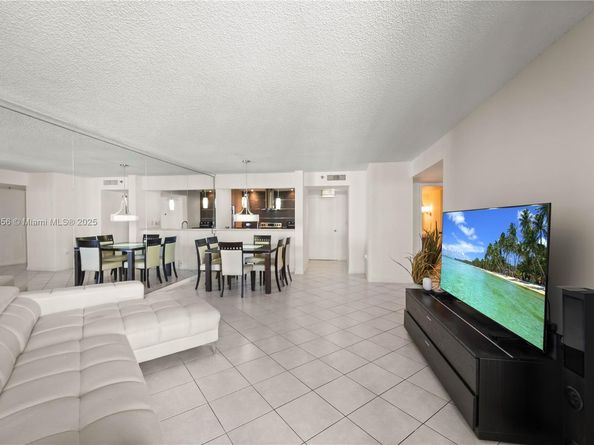 540 Brickell Key Dr 1406, Miami FL 33131