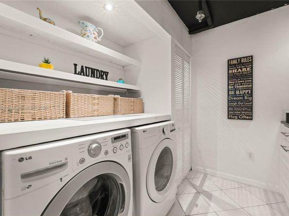 540 Brickell Key Dr 1406, Miami FL 33131