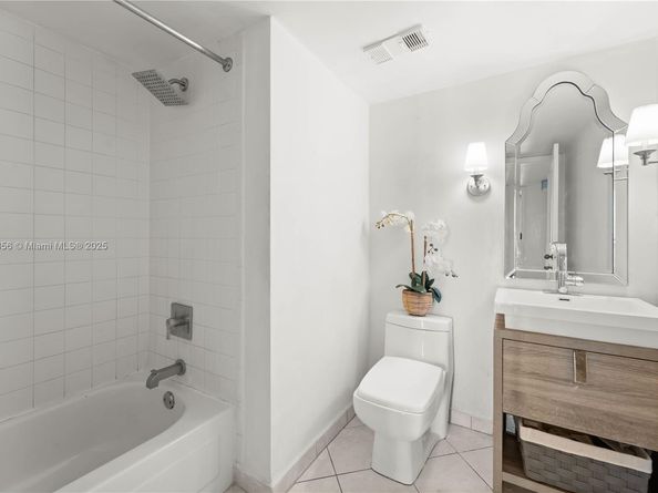 540 Brickell Key Dr 1406, Miami FL 33131