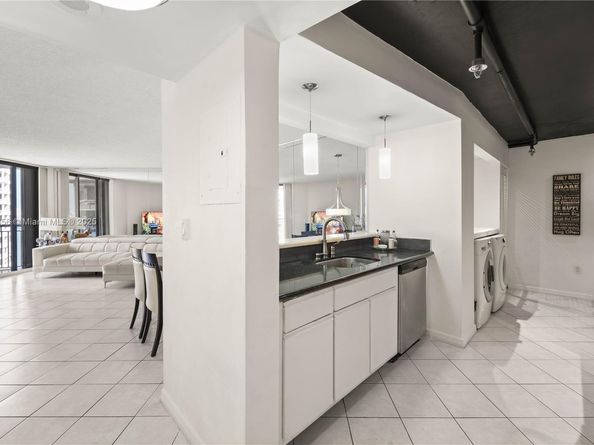 540 Brickell Key Dr 1406, Miami FL 33131