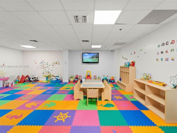 540 Brickell Key Dr 1406, Miami FL 33131