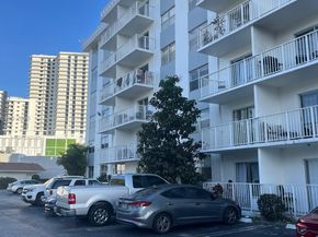16465 NE 22nd Ave 514, North Miami Beach FL 33160