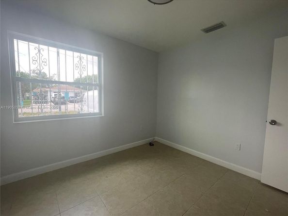 2260 NW 61st St, Miami FL 33142