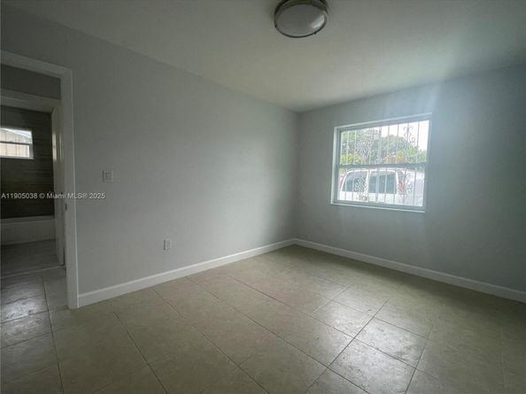 2260 NW 61st St, Miami FL 33142