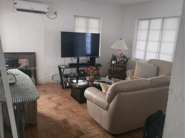 Undisclosed Address #A11945119, Miami FL 33142