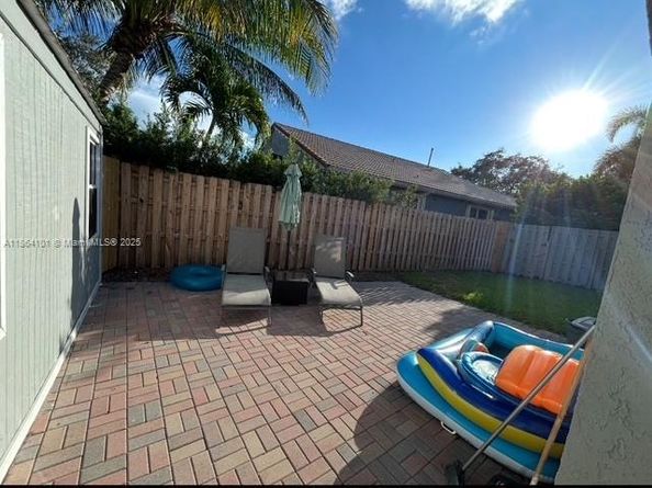 1161 NW 130th Ave, Pembroke Pines FL 33028