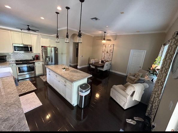 1161 NW 130th Ave, Pembroke Pines FL 33028