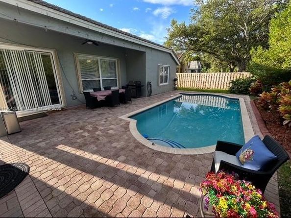 1161 NW 130th Ave, Pembroke Pines FL 33028