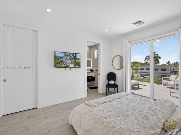 1243 Washington St, Hollywood FL 33019