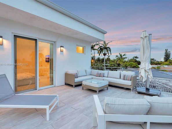 1243 Washington St, Hollywood FL 33019