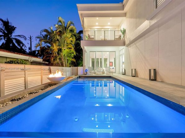 1243 Washington St, Hollywood FL 33019