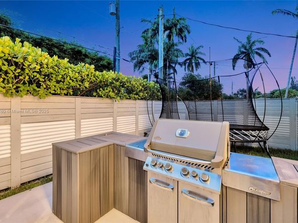 1243 Washington St, Hollywood FL 33019
