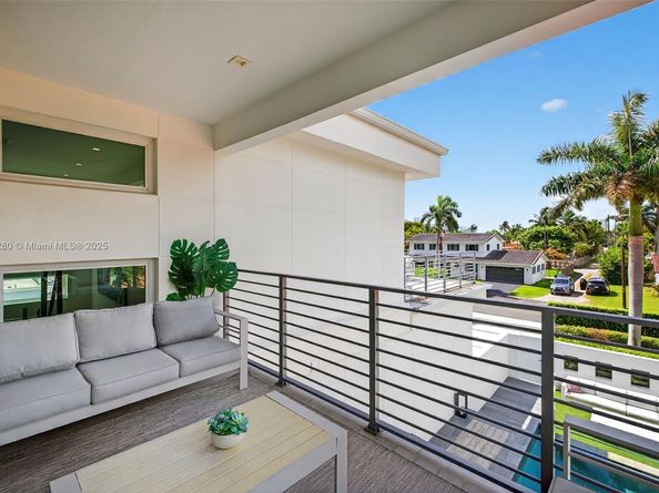 1243 Washington St, Hollywood FL 33019