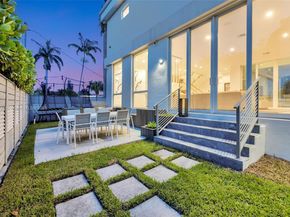1243 Washington St, Hollywood FL 33019