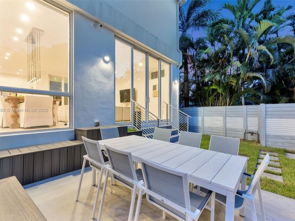 1243 Washington St, Hollywood FL 33019