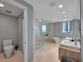 17111 Biscayne Blvd 207, North Miami Beach FL 33160