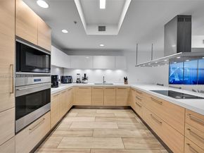 17111 Biscayne Blvd 207, North Miami Beach FL 33160