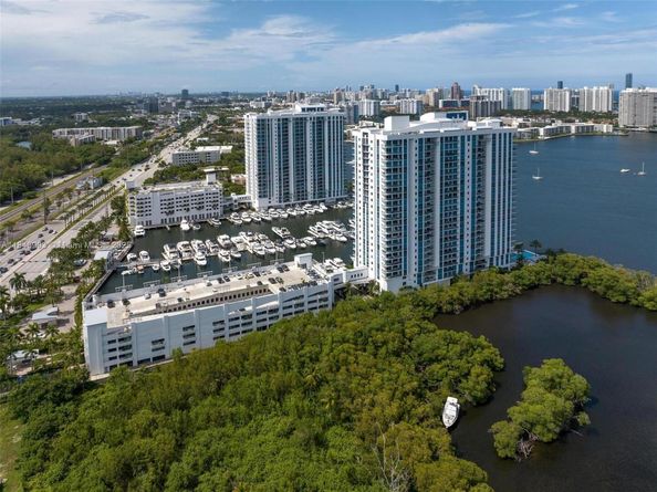 17111 Biscayne Blvd 207, North Miami Beach FL 33160
