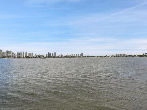 17111 Biscayne Blvd 207, North Miami Beach FL 33160