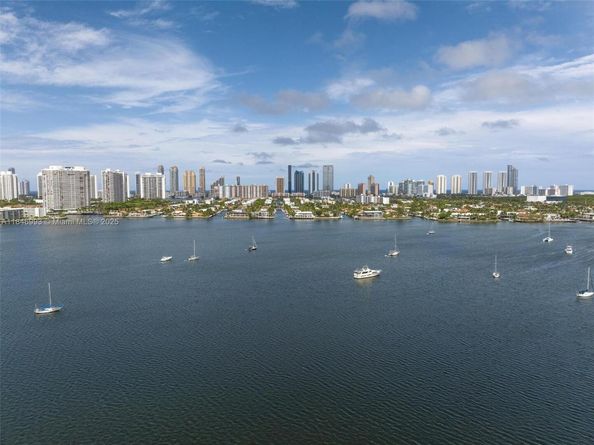17111 Biscayne Blvd 207, North Miami Beach FL 33160