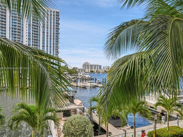 17111 Biscayne Blvd 207, North Miami Beach FL 33160