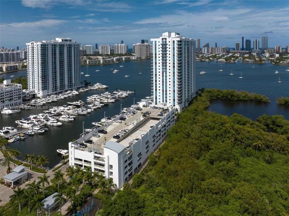 17111 Biscayne Blvd 207, North Miami Beach FL 33160