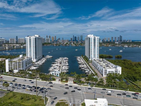 17111 Biscayne Blvd 207, North Miami Beach FL 33160