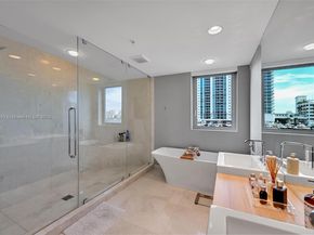 17111 Biscayne Blvd 207, North Miami Beach FL 33160