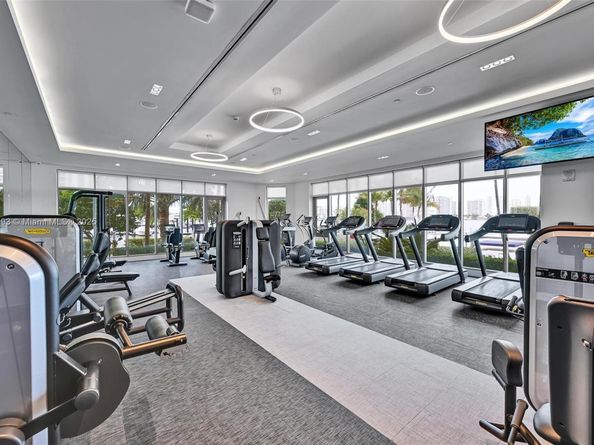 17111 Biscayne Blvd 207, North Miami Beach FL 33160