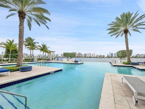 17111 Biscayne Blvd 207, North Miami Beach FL 33160