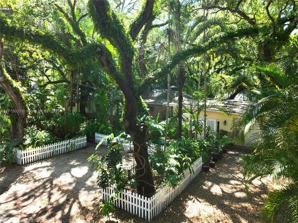 4160 Lybyer Ave, Miami FL 33133