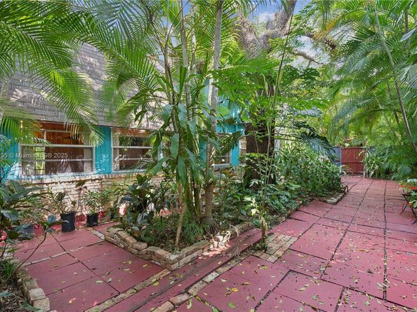 4160 Lybyer Ave, Miami FL 33133