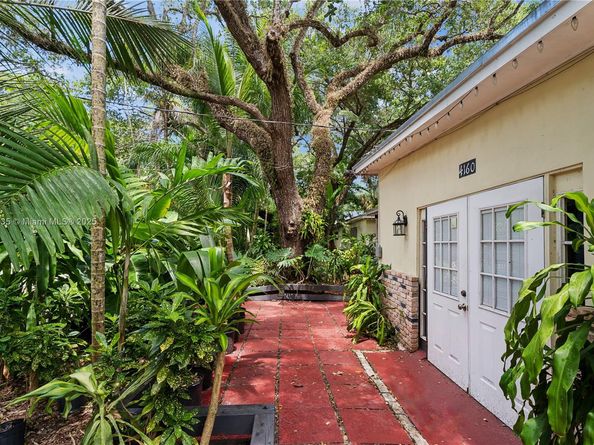 4160 Lybyer Ave, Miami FL 33133