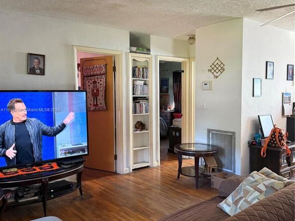 7508 Farragut St, Hollywood FL 33024